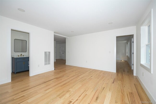 Building Photo - 7441 S Broadway