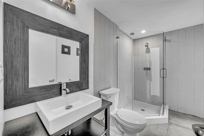 Building Photo - 1511 NE 4th Pl