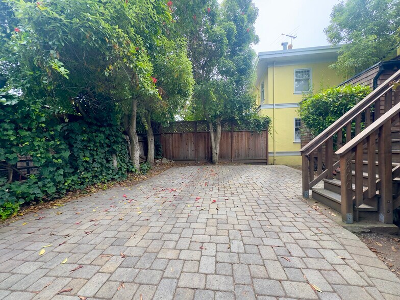 Primary Photo - 2600 Derby St