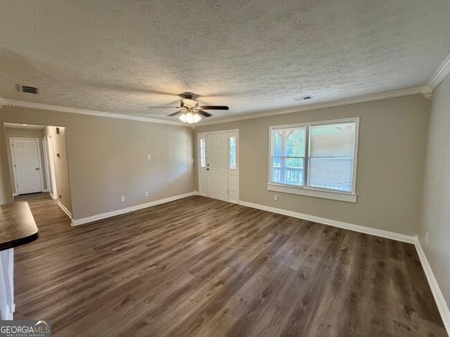 Building Photo - 285 Lakeshore Dr