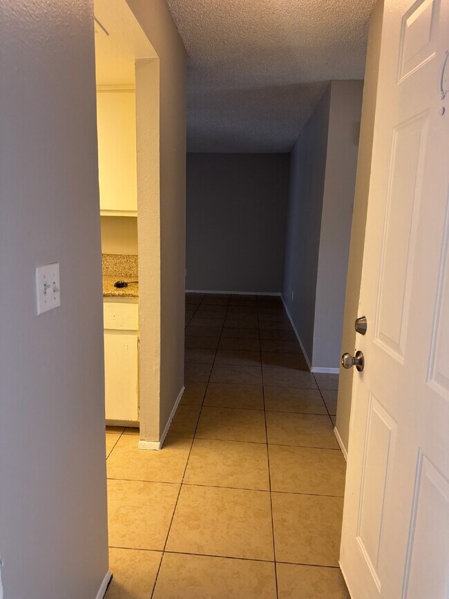 Building Photo - 3 Bed / 2 Bath Apartment Available in East Las Vegas