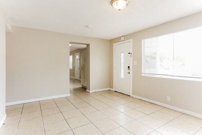 Building Photo - 1564 NW 3rd Way