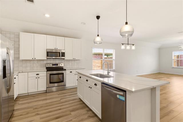 Building Photo - 2201 Willow Creek Dr