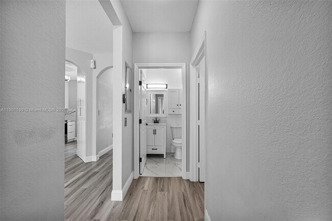 Building Photo - 640 SE 1st St