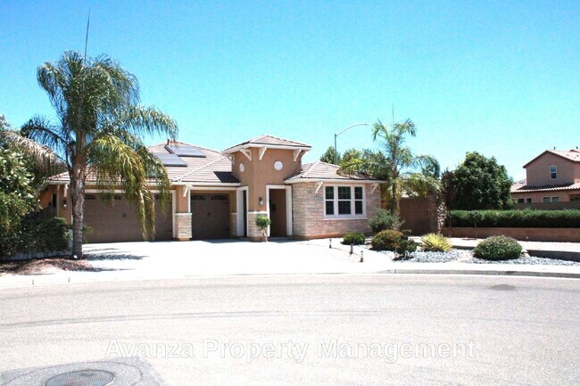 Building Photo - Home for Rent 4 Bed/2.5 Bath - 2,400 Sq Ft. Rent: $3,395/month Security Deposit: $3,495 Clovis Ea...
