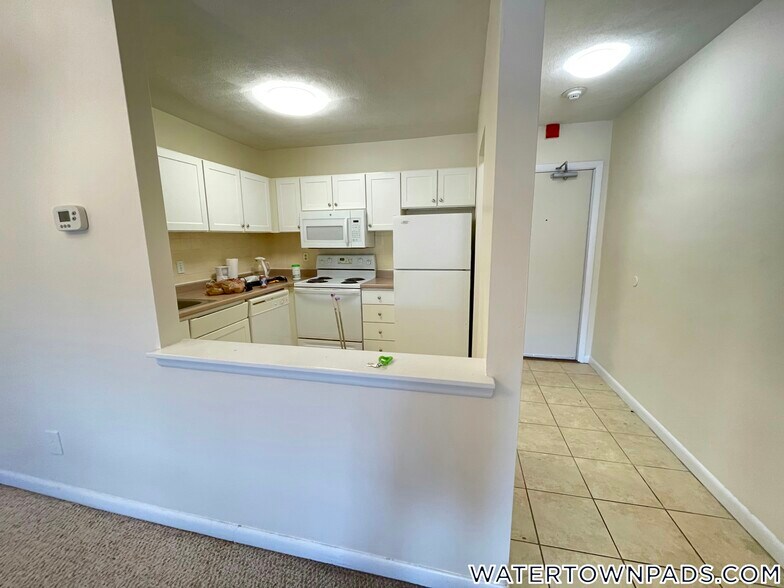 Building Photo - 24 Whites Ave