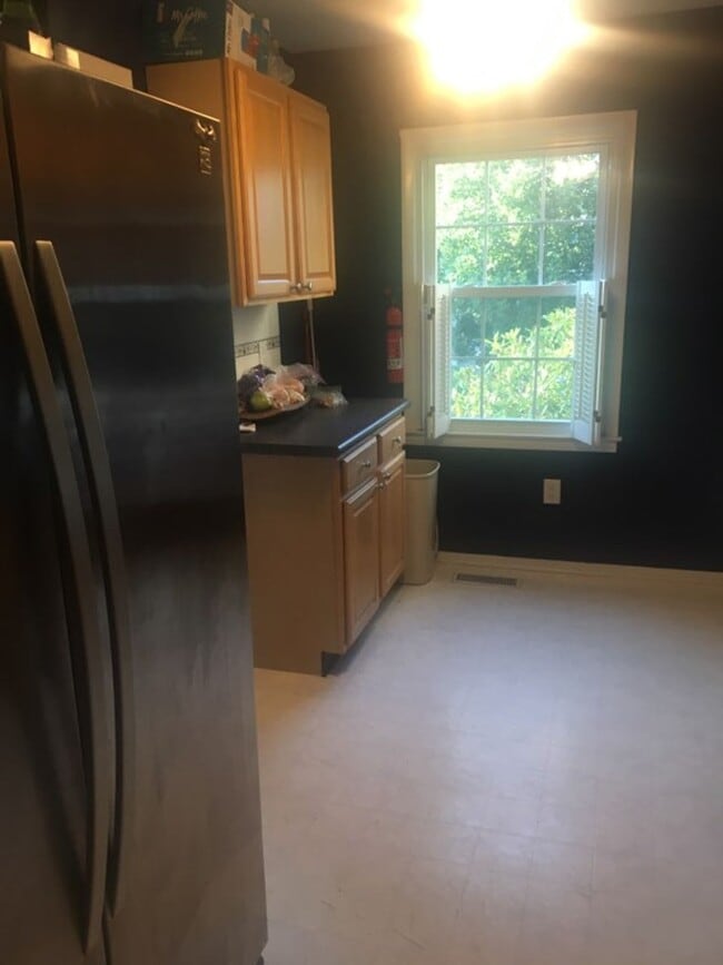 Building Photo - Wellesley - 2804