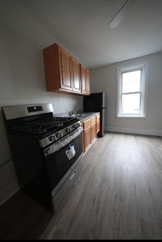 Building Photo - 1829 S 58th St