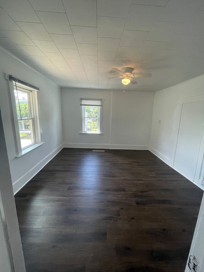 Building Photo - 3 bedroom home in Elizabeth-Forward!