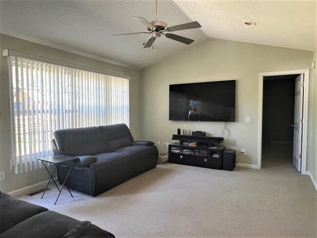 Building Photo - 305 Woodgreen Dr