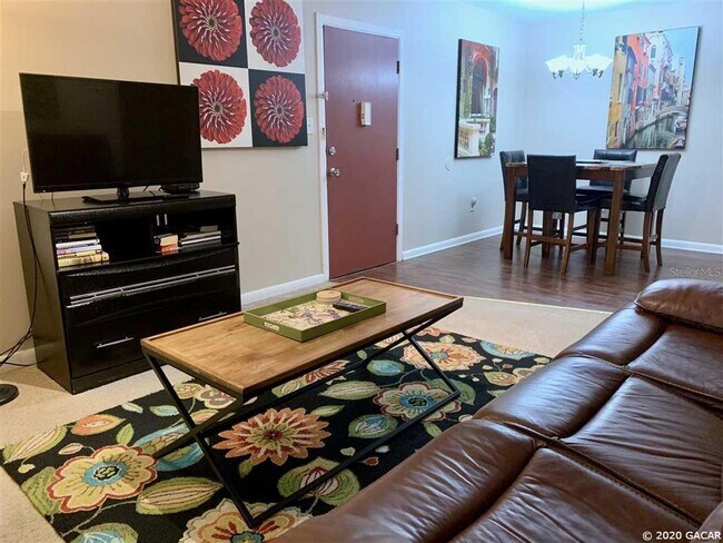 Building Photo - 1700 SW 16th Ct