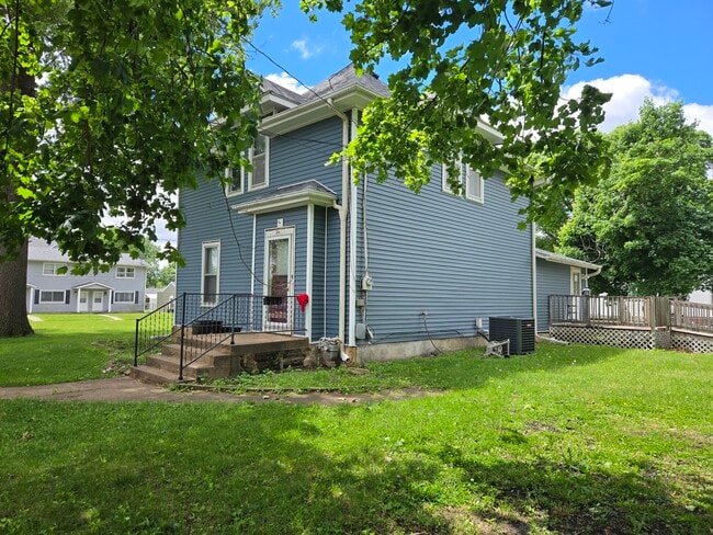 Building Photo - 607 East 7th St N
