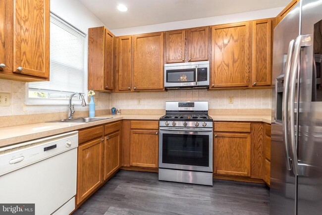 Building Photo - 483 Fort Hill Cir