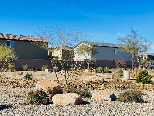 Building Photo - Expansive, Luxurious 5-Bedroom Oasis with ...