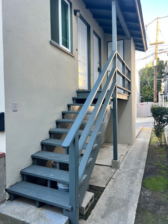 Building Photo - Sheldon St.