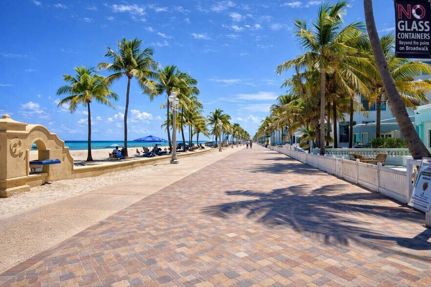 Building Photo - 324 Van Buren St