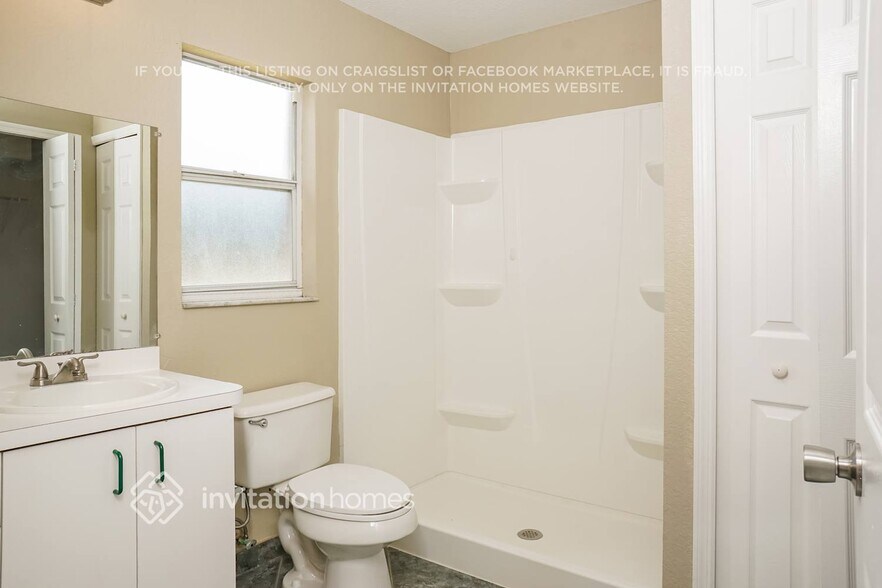 Building Photo - 3002 Alesio Ave