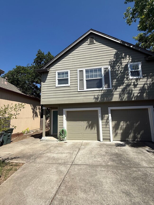 Building Photo - 1208 Hidden Creek Pl