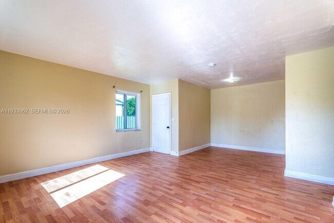 Building Photo - 1265 NE 142nd St