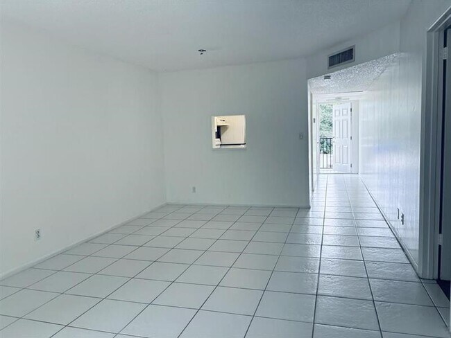 Building Photo - 7925 Fairview Dr