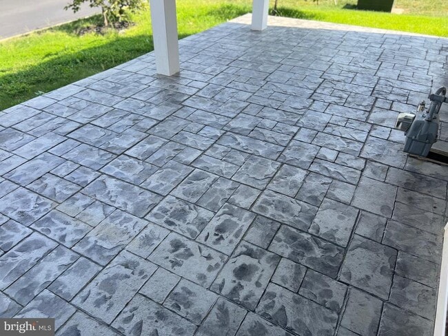 Building Photo - 25835 Clairmont Manor Square