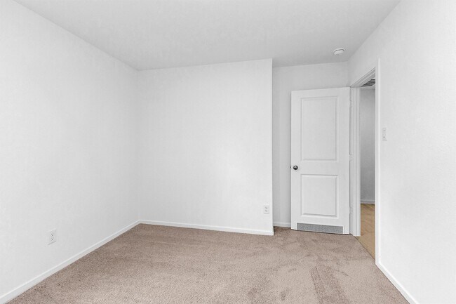 Building Photo - 3038 Mallorca Dr