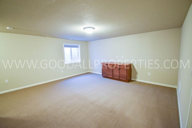 Building Photo - 4 Bedroom 3.5 Bath in Waukee