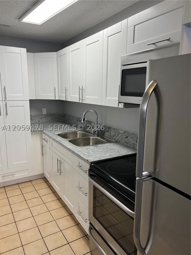 Building Photo - 645 W 68th St