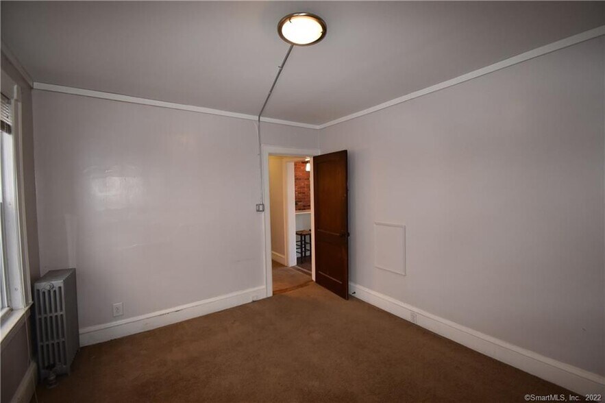 Building Photo - 73 Center St