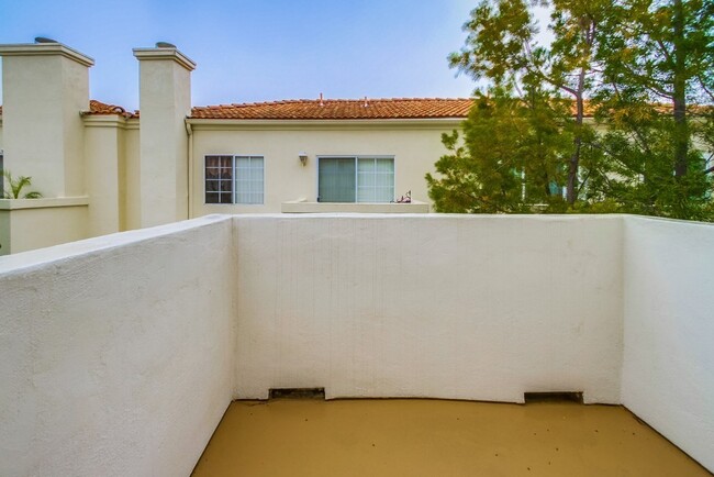 Building Photo - Spacious Townhome in San Marcos, 2-Car Gar...