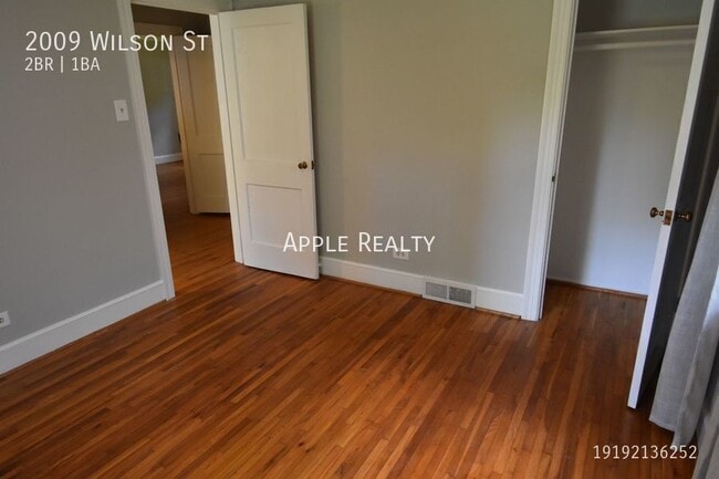 Building Photo - 2009 Wilson St