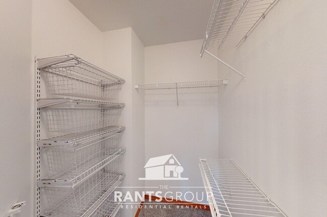 Building Photo - Spacious Pet-Free 4+ Bedroom Home in Lacey!