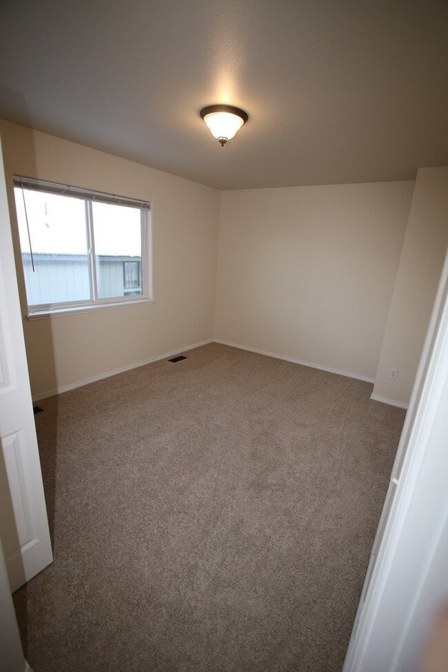 Building Photo - 3 Bedroom Condo in South Anchorage!