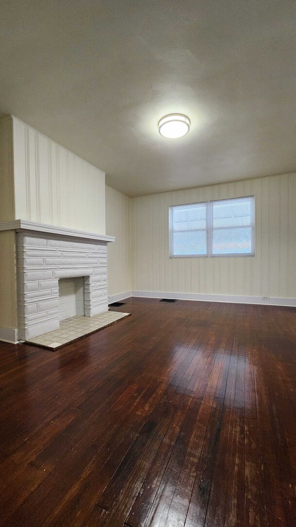 Building Photo - Updated 4BR house with garage!