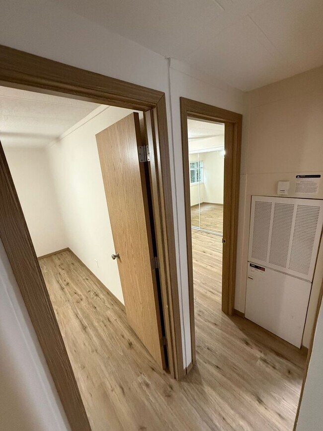 Building Photo - Private remodeled 2 bed home with huge fenced yard in Puyallup for rent now!