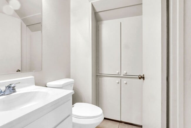 Building Photo - Great Three bedroom in UTC!  Available now!