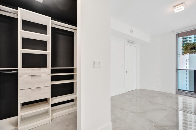 Building Photo - 488 NE 18th St