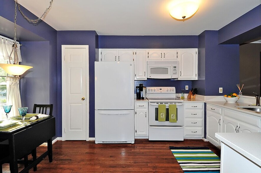 Building Photo - 4745 Columbia Rd