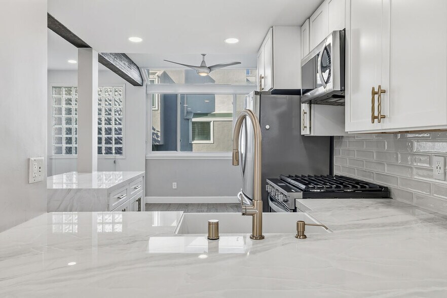 Building Photo - 501 Herondo St