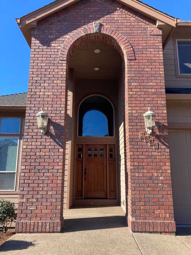 Building Photo - West Meadows Estate 2-Story Home in Salem