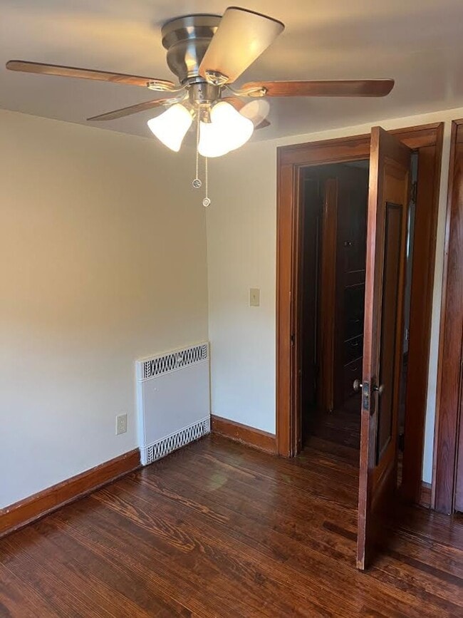 Building Photo - 453 E Kline St