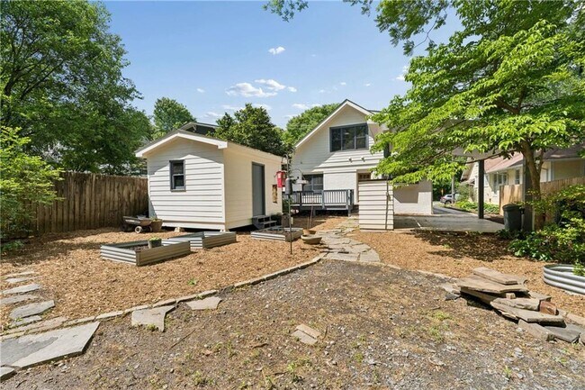 Building Photo - 1511 McLendon Ave NE