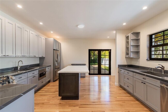 Building Photo - 3718 Sheridan Ave