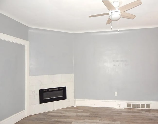 Building Photo - 10805 Hull Ave