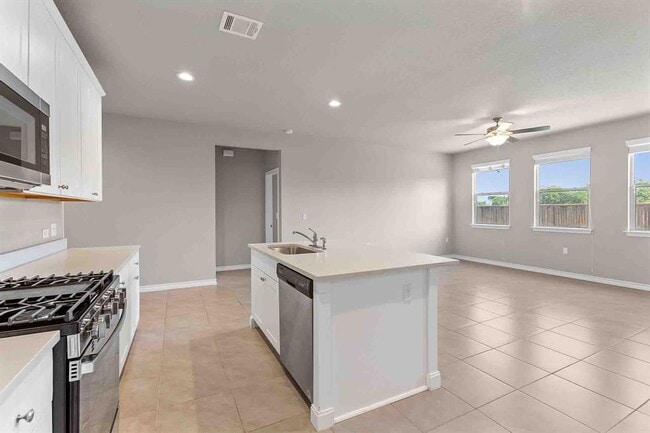 Building Photo - 11724 Saddle Rock Dr