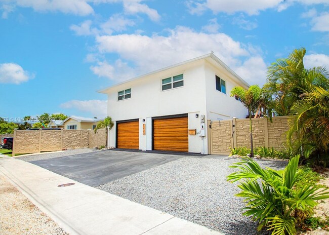 Building Photo - 1623 Venetian Dr