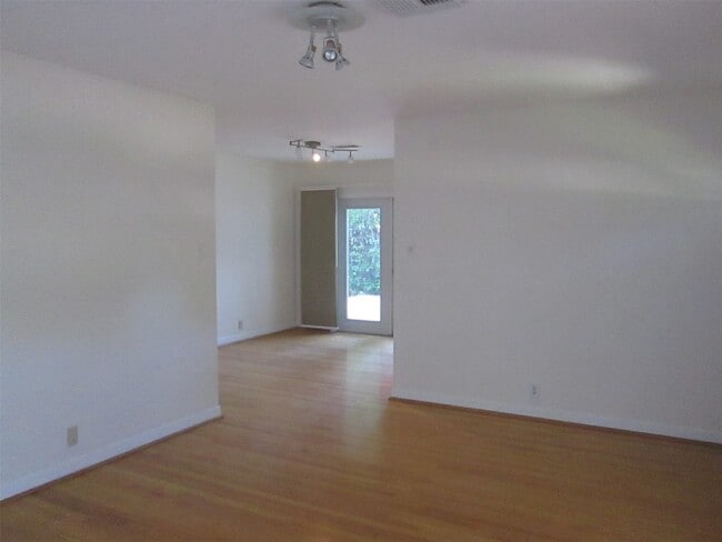 Building Photo - 2311 Bron Holly Dr