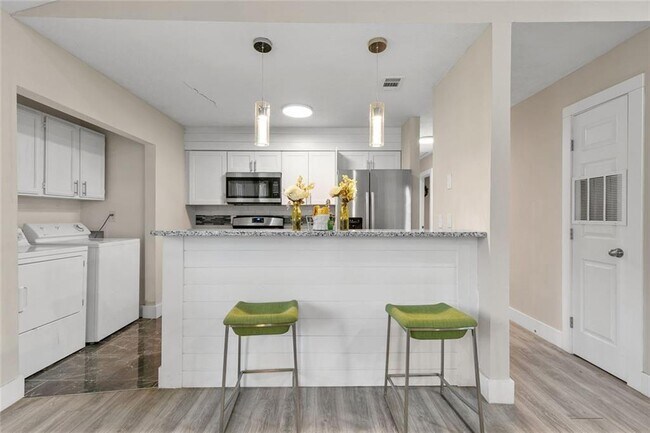 Building Photo - 494 Plainville Dr SW