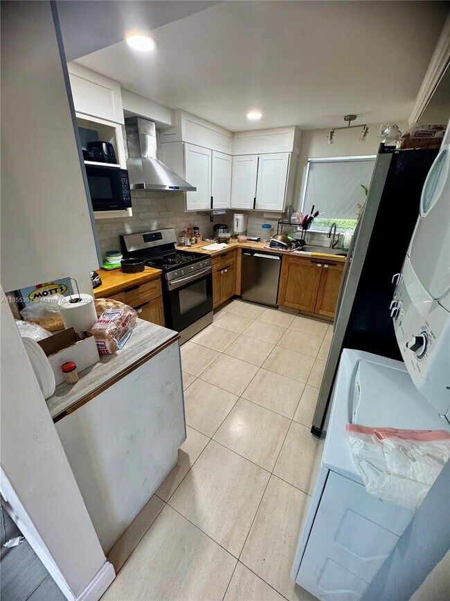 Building Photo - 6630 SW 112th Pl