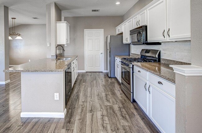 Building Photo - 1111 Whitley Dr